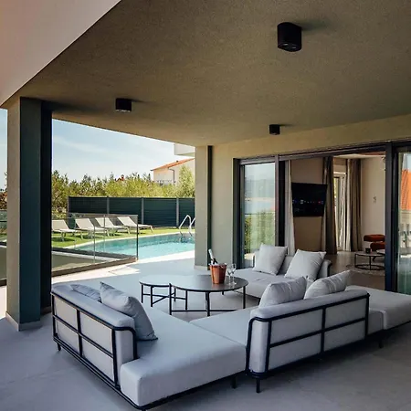 Ferienhaus Beautiful In Arbanija Trogir