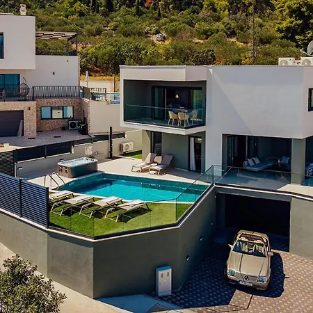 Ferienhaus Beautiful In Arbanija