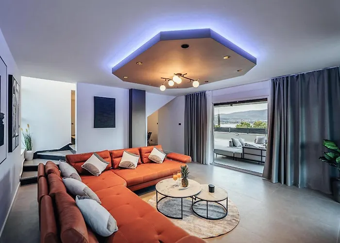 Ferienhaus Beautiful In Arbanija Trogir