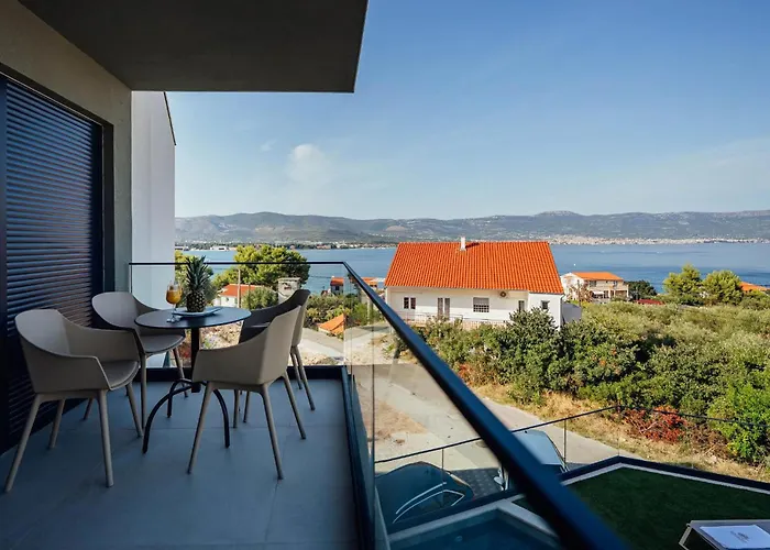 Ferienhaus Beautiful In Arbanija Trogir