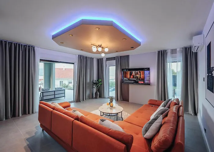 Holiday home Beautiful In Arbanija Trogir