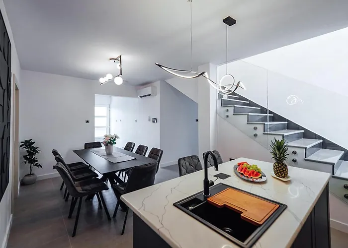 Ferienhaus Beautiful In Arbanija *