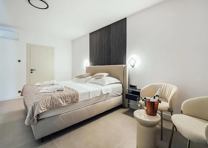 Ferienhaus Beautiful In Arbanija Trogir