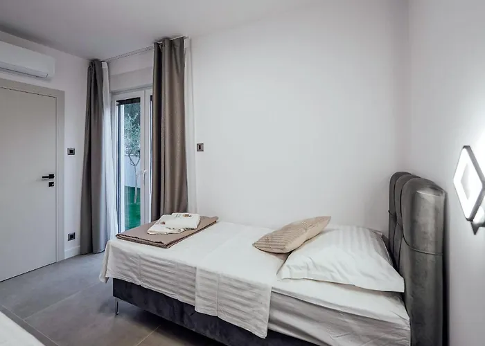 Beautiful In Arbanija Ferienhaus Trogir