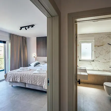 Gorgeous In Arbanija Feriehus Trogir