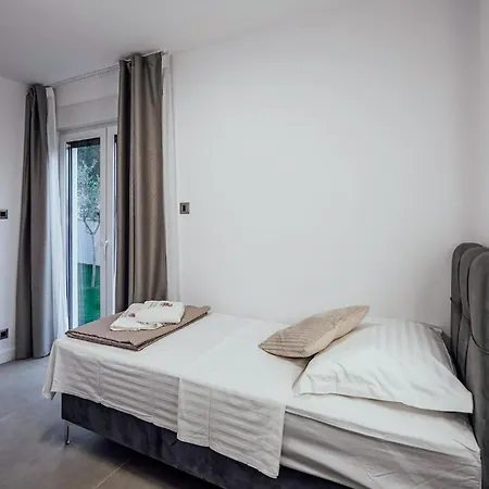 Gorgeous In Arbanija Feriehus Trogir